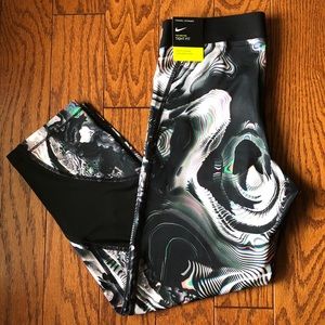 NWT Nike Pro Legging